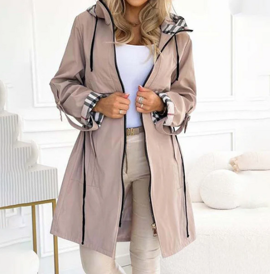 Kapüşonlu, bağcıklı bel ve fermuarlı uzun ceket