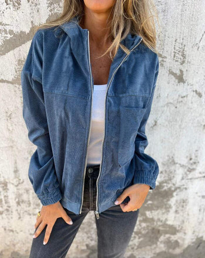 Kapüşonlu ve fermuarlı günlük ceket