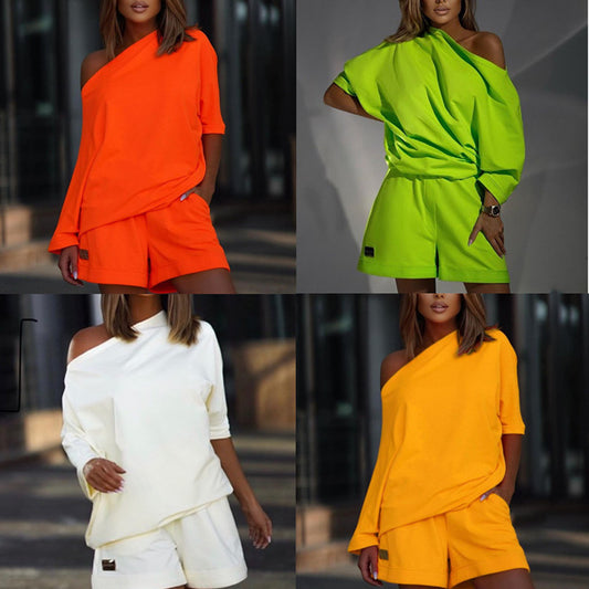 Tek omuzlu ve bol kesimli iki parçalı takım