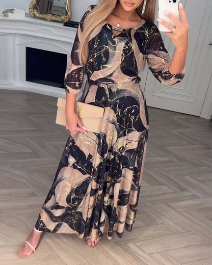 Baskılı ve üç çeyrek kollu şık şifon elbise