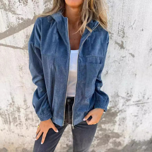 Kapüşonlu ve fermuarlı günlük ceket