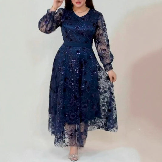 İşlemeli fileden yapılmış şık kadın elbisesi