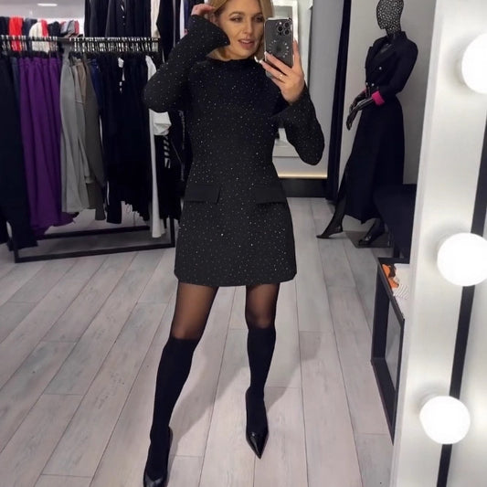 Zarif, parlak kadın elbisesi