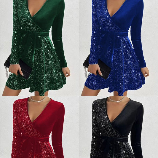 V yakalı şık kadife elbise