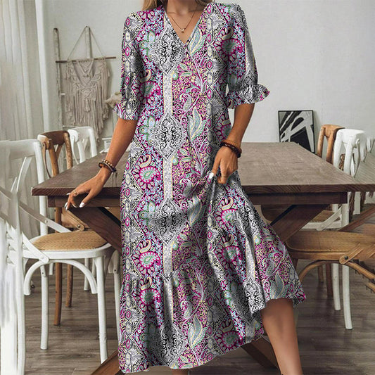 V yakalı ve fırfırlı bohem elbise